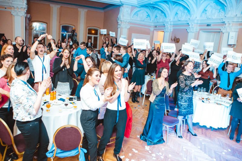 Nuo mėgstamos renginių organizavimo veiklos iki sėkmingo verslo įkūrimo: strategijos ir patarimai
