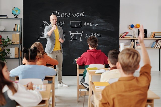 Kaip tėvai gali prisidėti prie geresnių vaiko mokymosi rezultatų namuose?