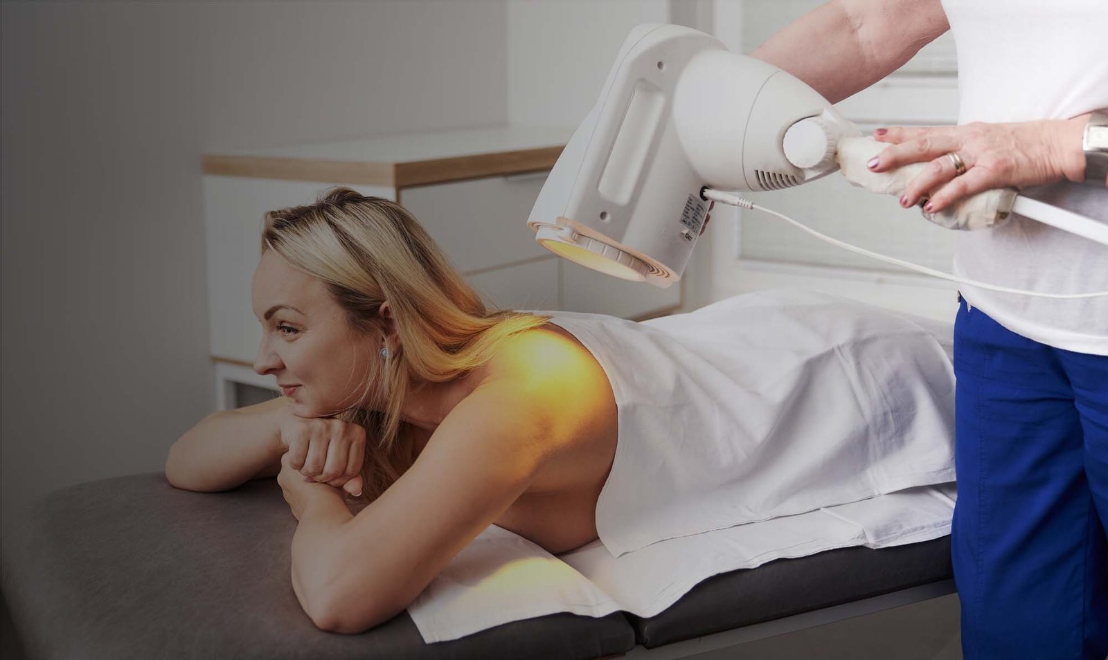 Bioptron šviesos terapija: gydantis šviesos bangų prisilietimas